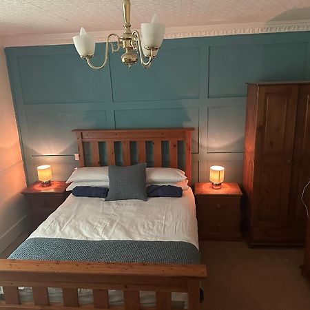 The Penruddocke Arms Bed & Breakfast Dinton  Bagian luar foto