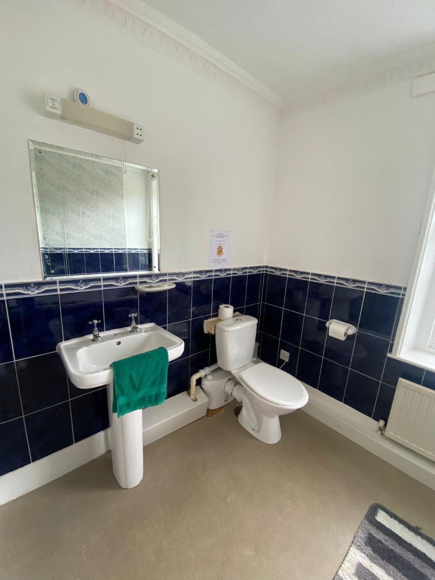 The Penruddocke Arms Bed & Breakfast Dinton  Bagian luar foto