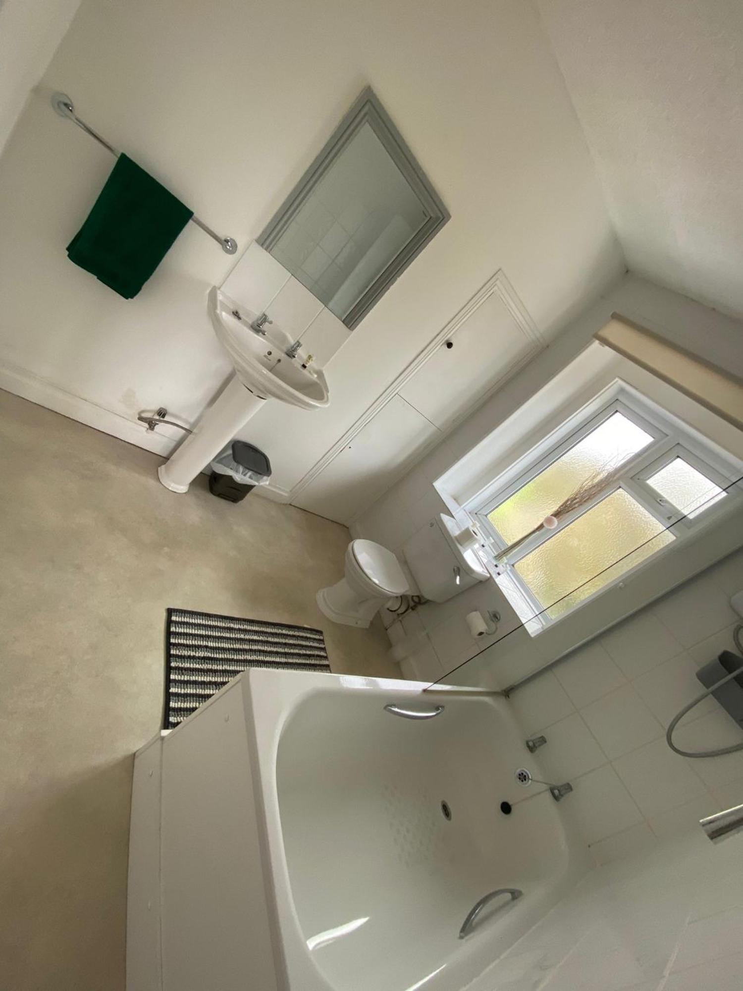 The Penruddocke Arms Bed & Breakfast Dinton  Bagian luar foto