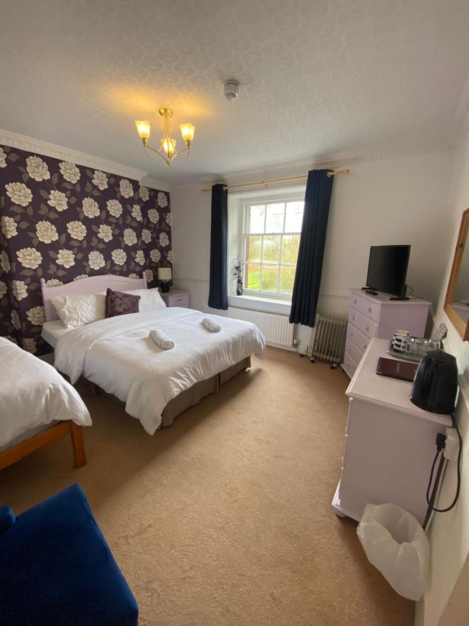 The Penruddocke Arms Bed & Breakfast Dinton  Bagian luar foto