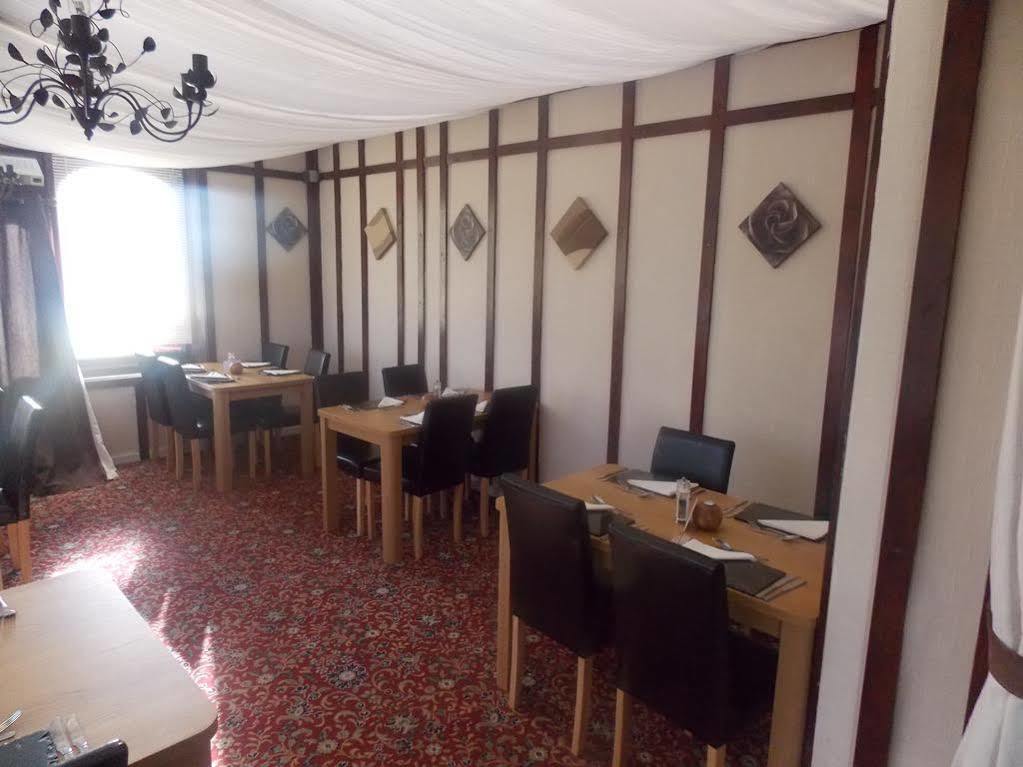 The Penruddocke Arms Bed & Breakfast Dinton  Bagian luar foto