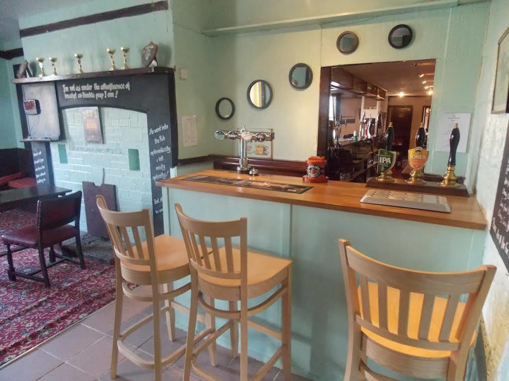 The Penruddocke Arms Bed & Breakfast Dinton  Bagian luar foto