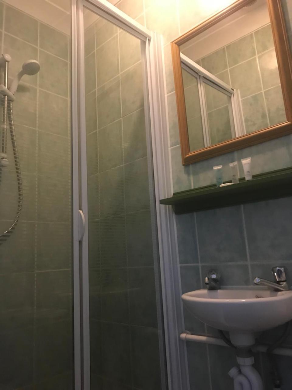 The Penruddocke Arms Bed & Breakfast Dinton  Bagian luar foto