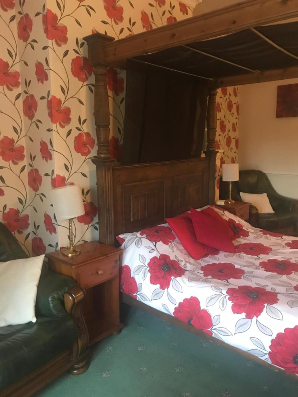 The Penruddocke Arms Bed & Breakfast Dinton  Bagian luar foto