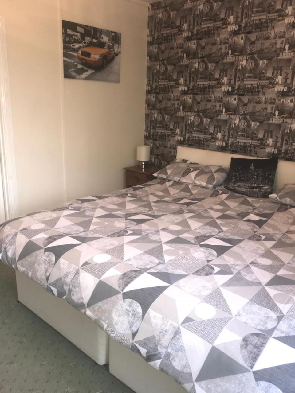 The Penruddocke Arms Bed & Breakfast Dinton  Bagian luar foto