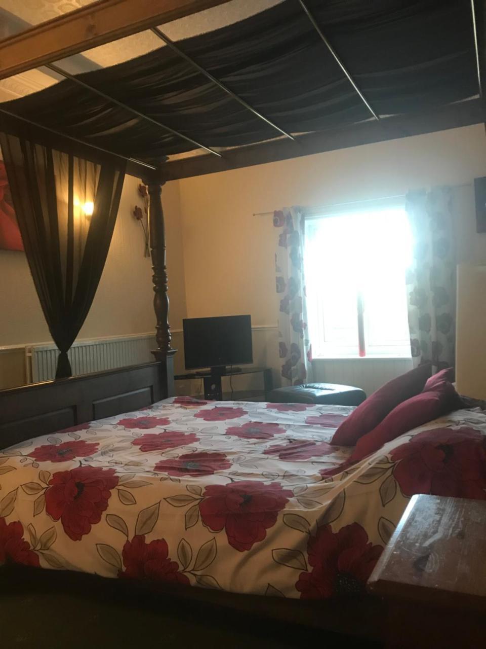 The Penruddocke Arms Bed & Breakfast Dinton  Bagian luar foto