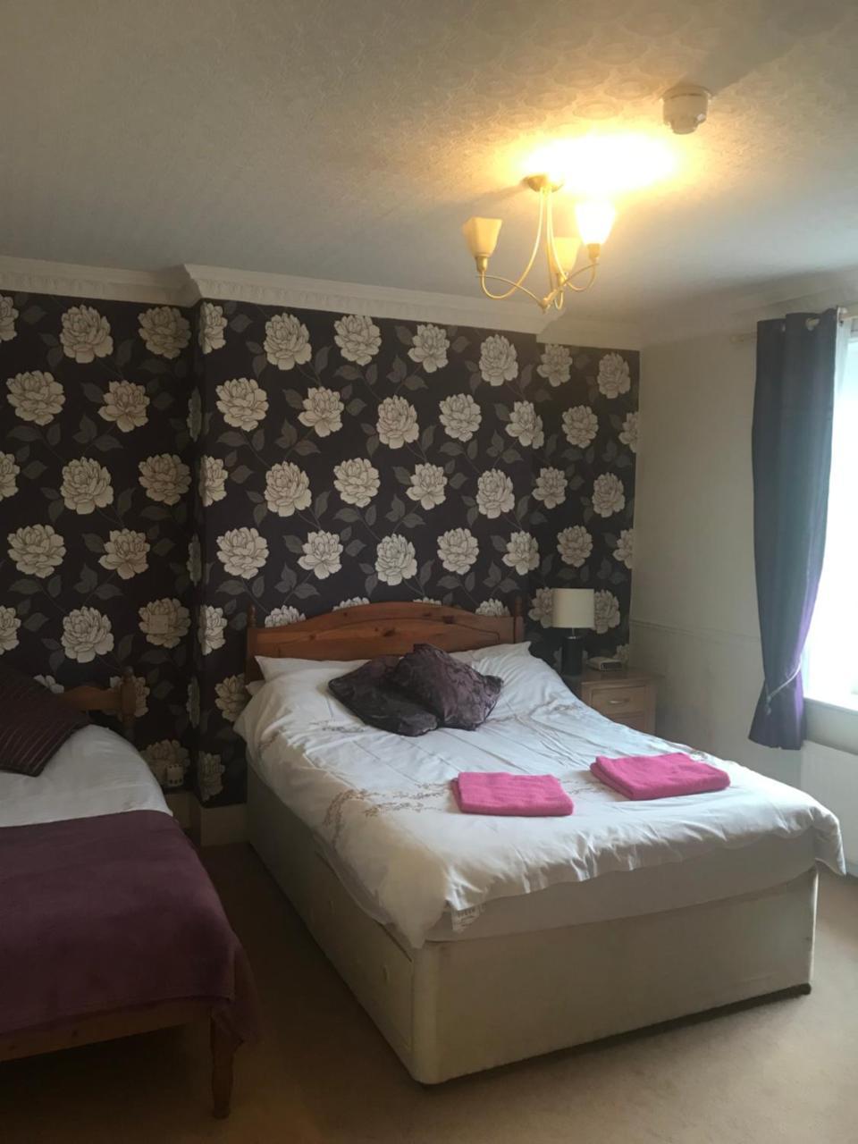 The Penruddocke Arms Bed & Breakfast Dinton  Bagian luar foto