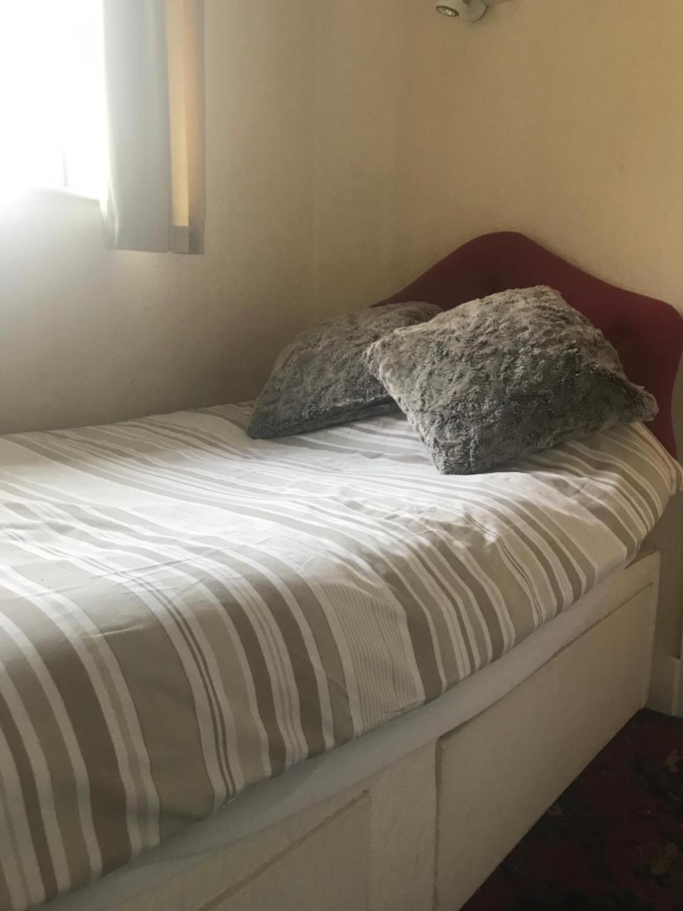 The Penruddocke Arms Bed & Breakfast Dinton  Bagian luar foto
